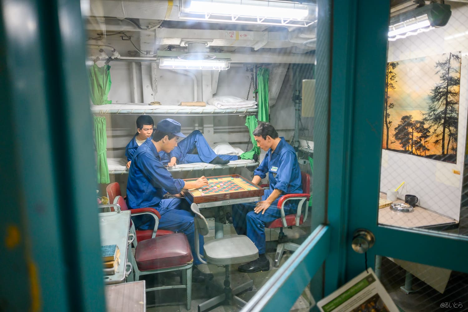 当時の姿を再現した船内の生活空間