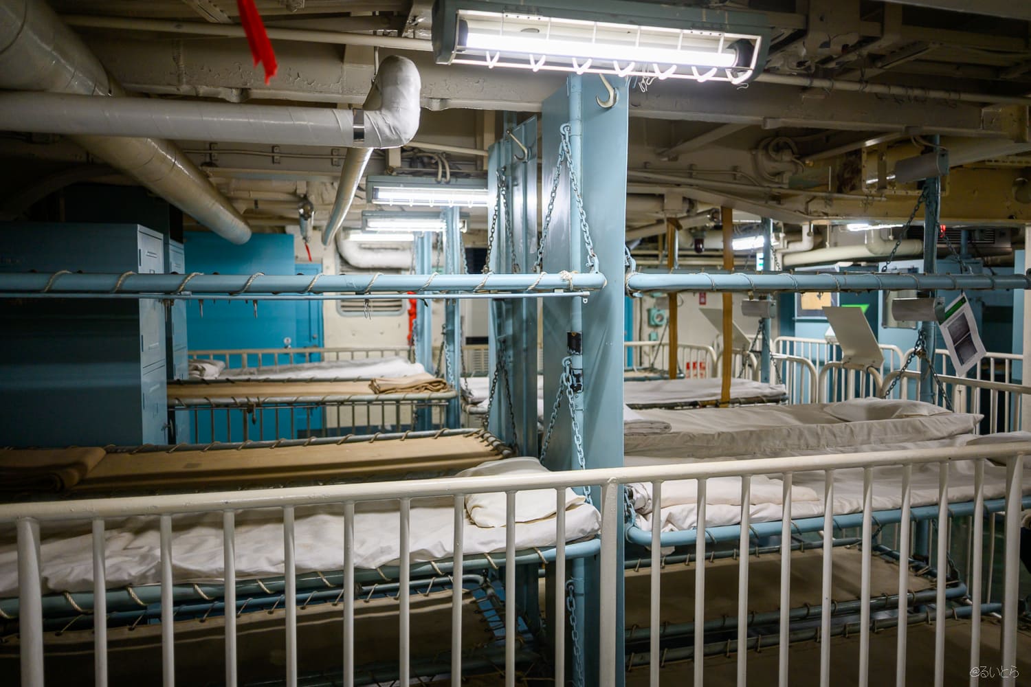 当時の姿を再現した船内の生活空間