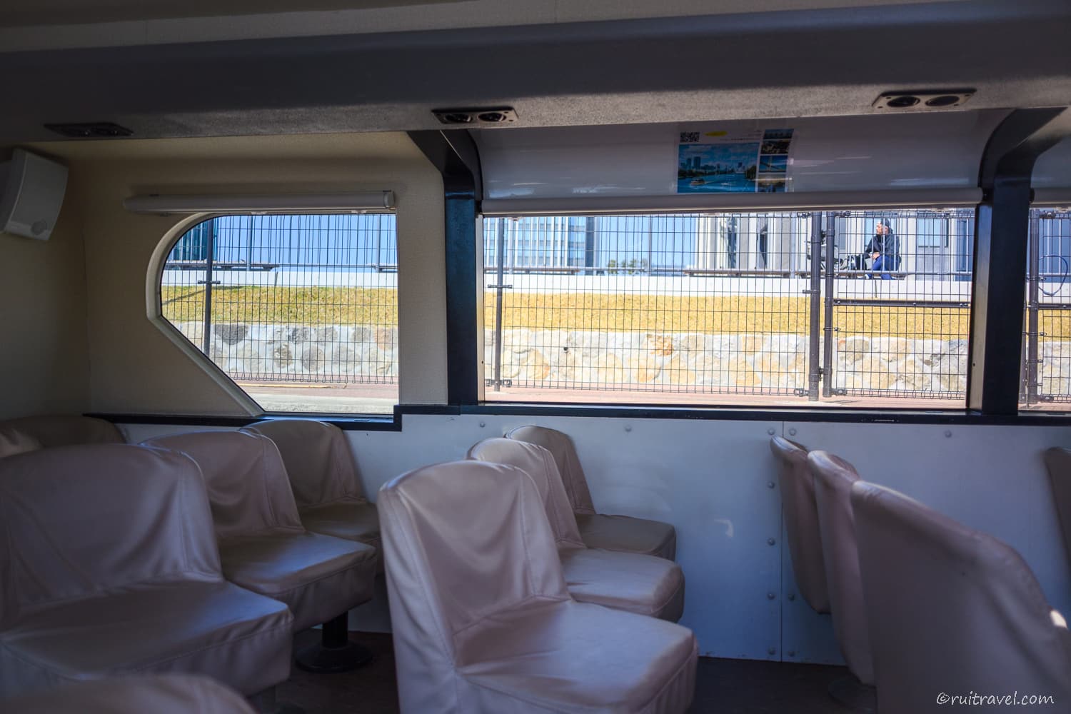 スーパーコメットの船内